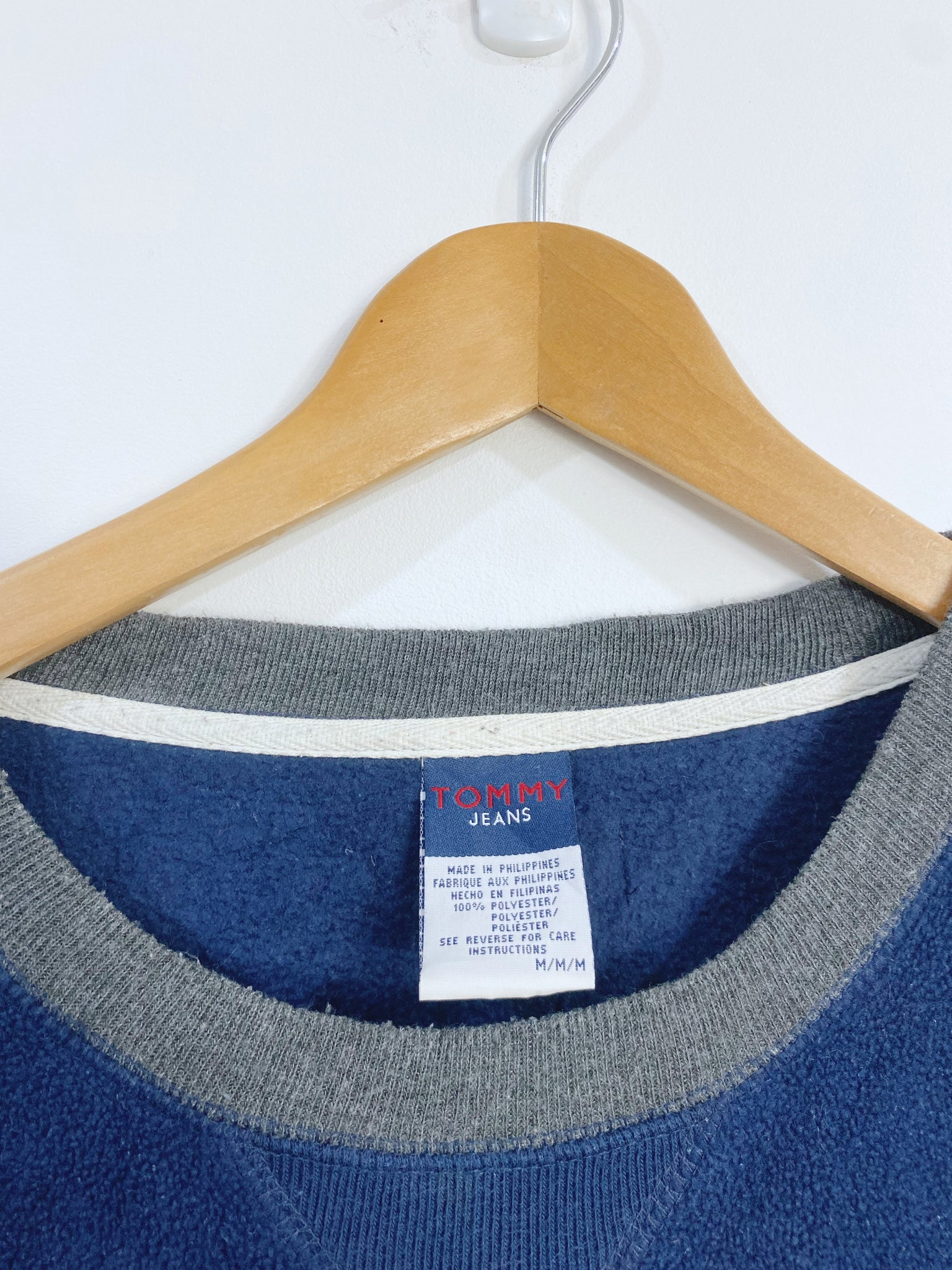 Vintage Tommy Hilfiger Embroidered Fleece Sweatshirt L