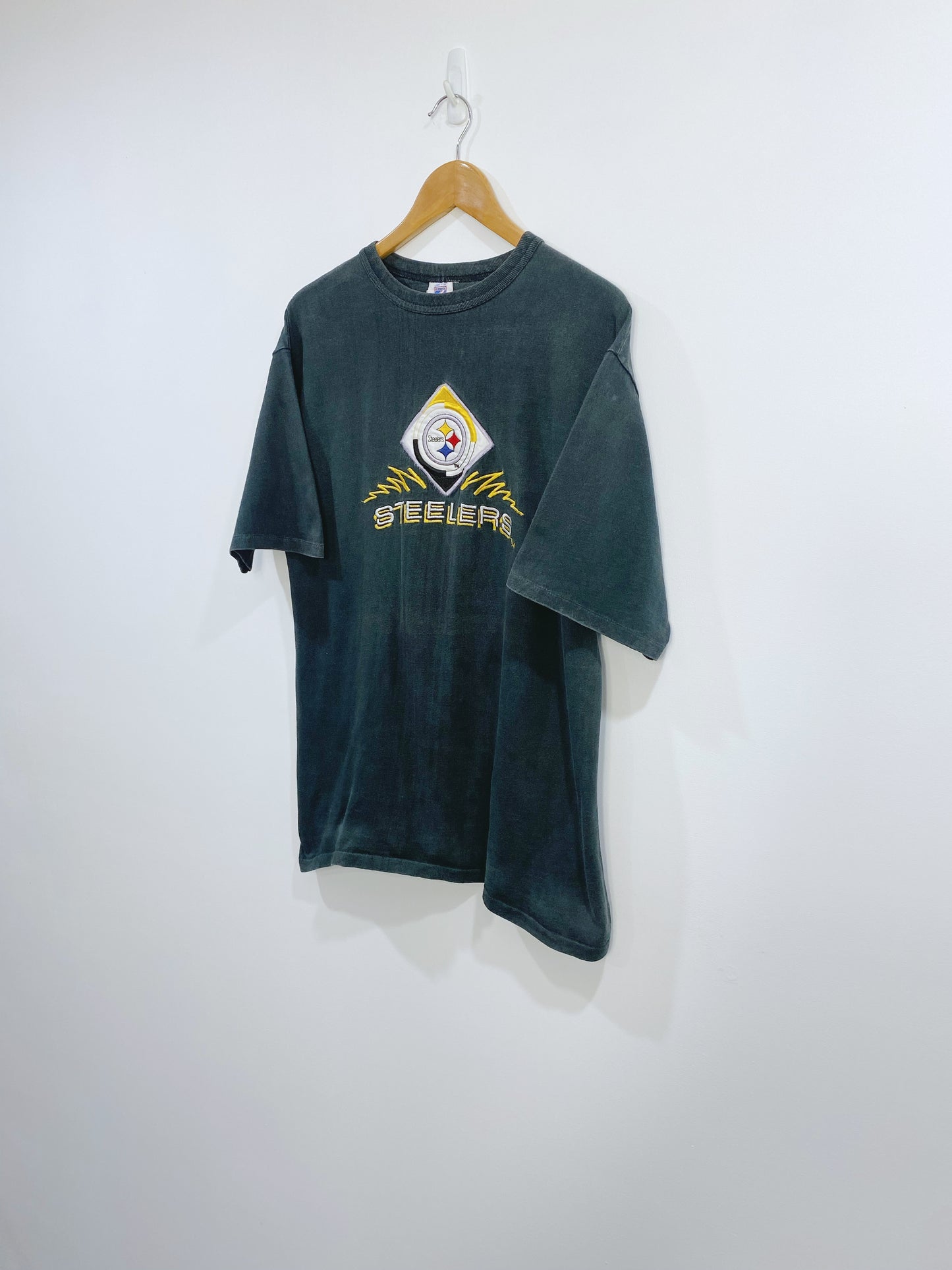 Vintage 90s Pittsburgh Steelers Embroidered T-shirt M