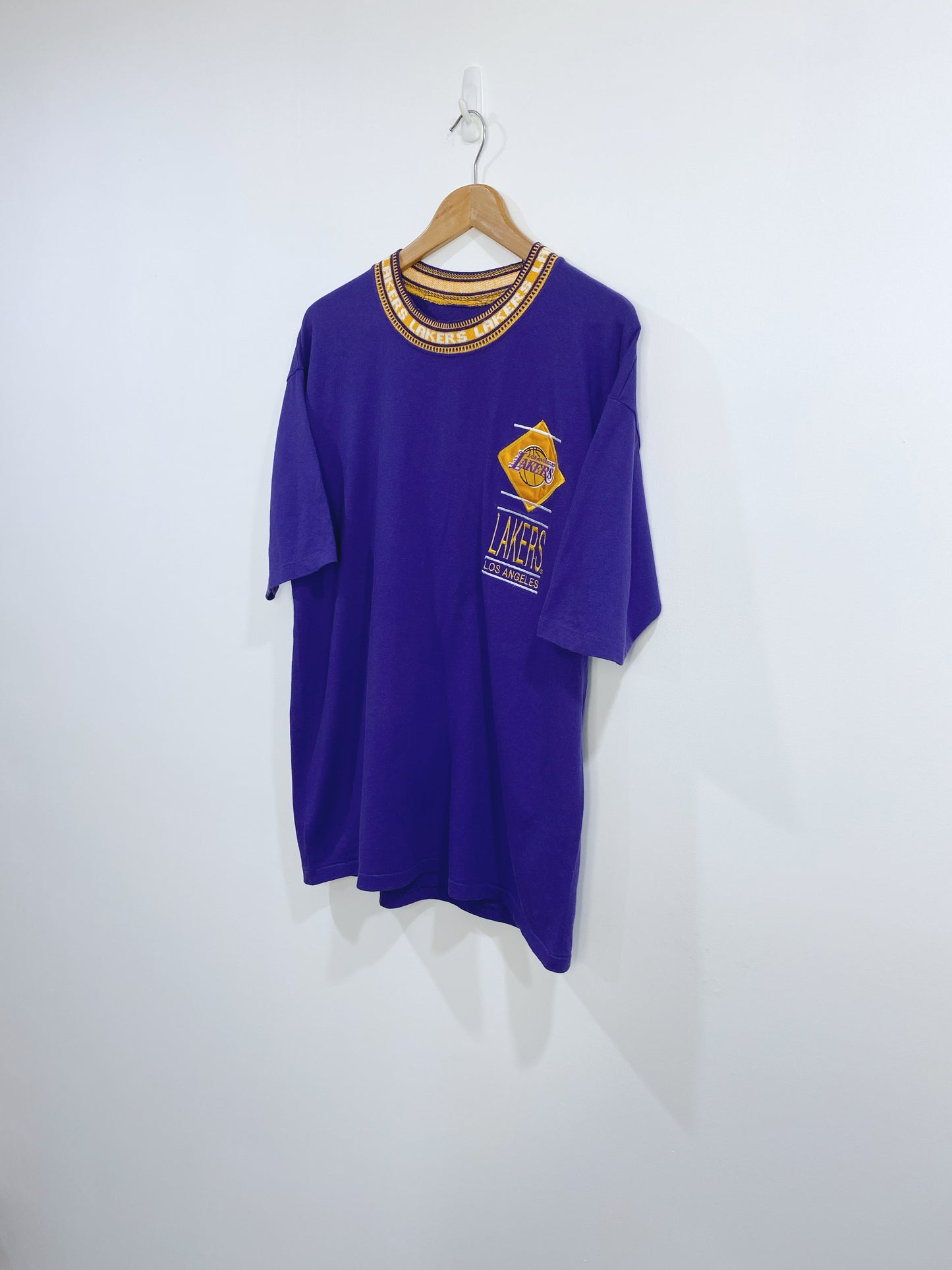 Vintage 90s LA Lakers Embroidered T-shirt L