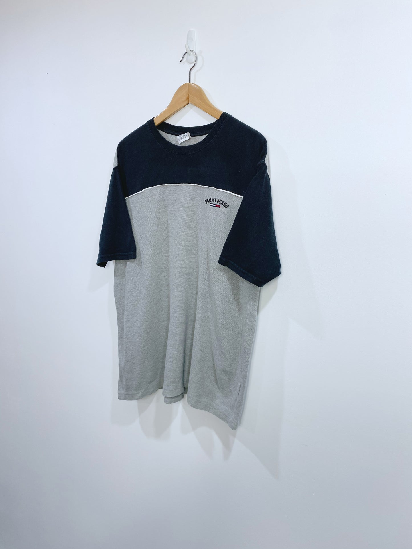 Vintage Tommy Hilfiger Embroidered T-shirt L