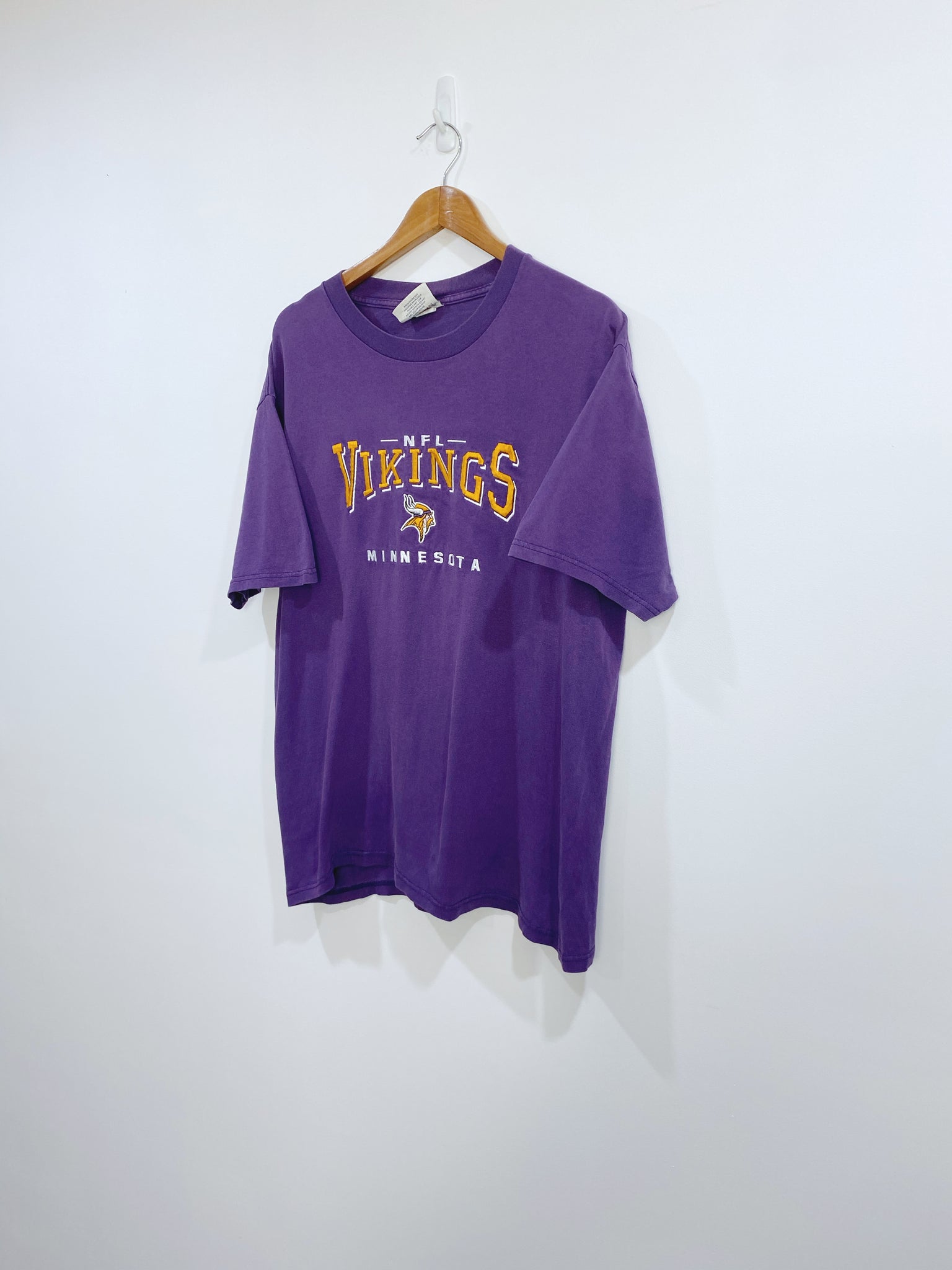 Vintage Minnesota Vikings Embroidered T-shirt L